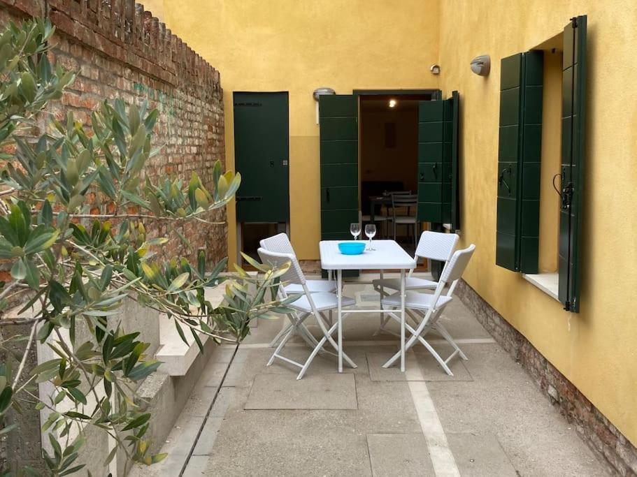 Appartamento Tre Archi Con Corte Privata Venedig Exterior foto