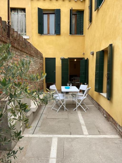 Appartamento Tre Archi Con Corte Privata Venedig Exterior foto